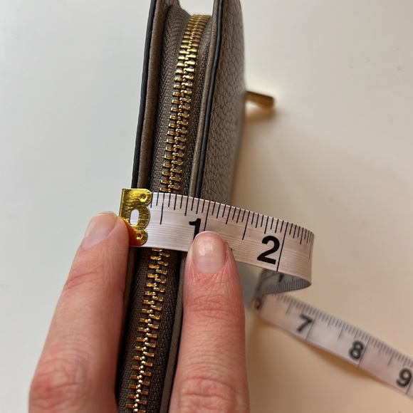 Michael Kors pebbled leather taupe brown zip around wallet gold lock hardware - Picture 8 of 8